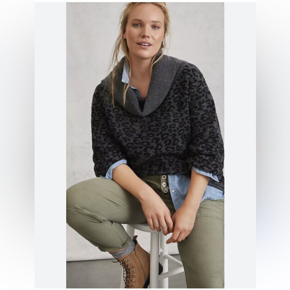 Anthropologie Emmy cowl neck Women's Gray Leopard Print Sweater XS